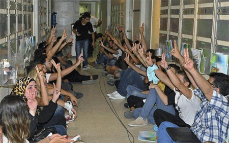 La Policía desaloja a manifestantes de una sede gubernamental en Beirut